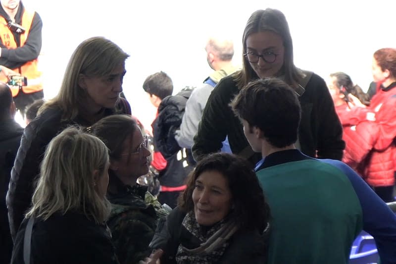 Pablo Urdangarin junto a su madre, la infanta Cristina y su novia Johanna Zott