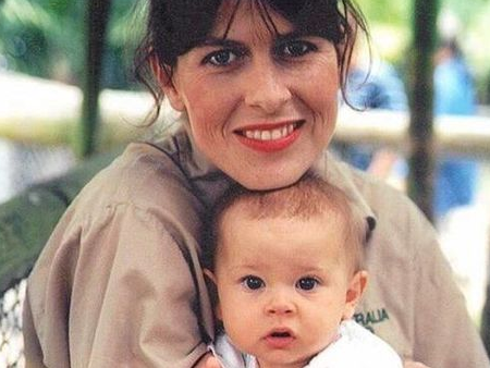 Terri Irwin with baby Bindi. Photo: Instagram.