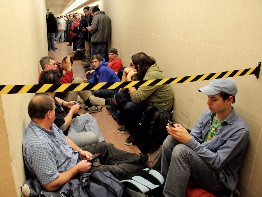 line, wait, tired, bored, waiting, not yet, grand central apple store opening, december 9 2011, bi, dng
