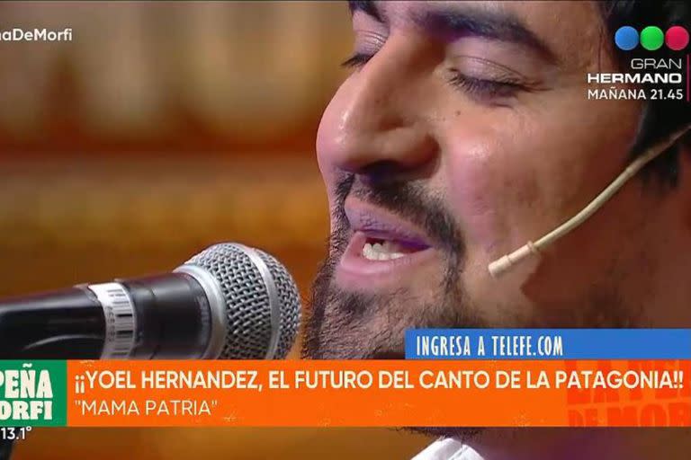 Yoel Hernández cantó en La Peña de Morfi un tema compuesto para su madre: "Mamá Patria"