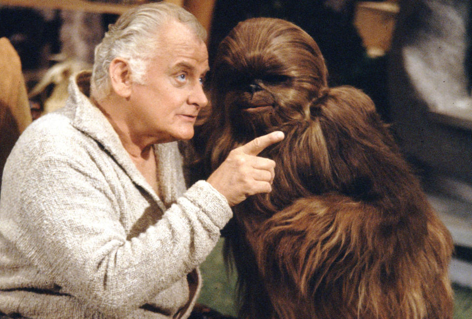 Art Carney and Chewbacca’s kid, Lumpy on the set of the <em>Star Wars Holiday Special</em> (Photo by CBS via Getty Images)