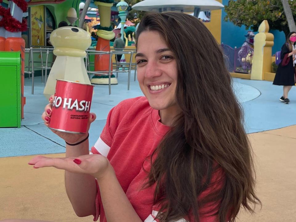 elizabeth holding a can of who hash at universal orlando
