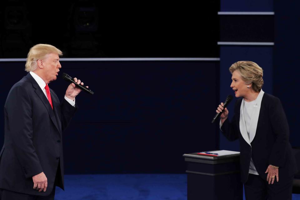 Trump-x-Hilary-singing