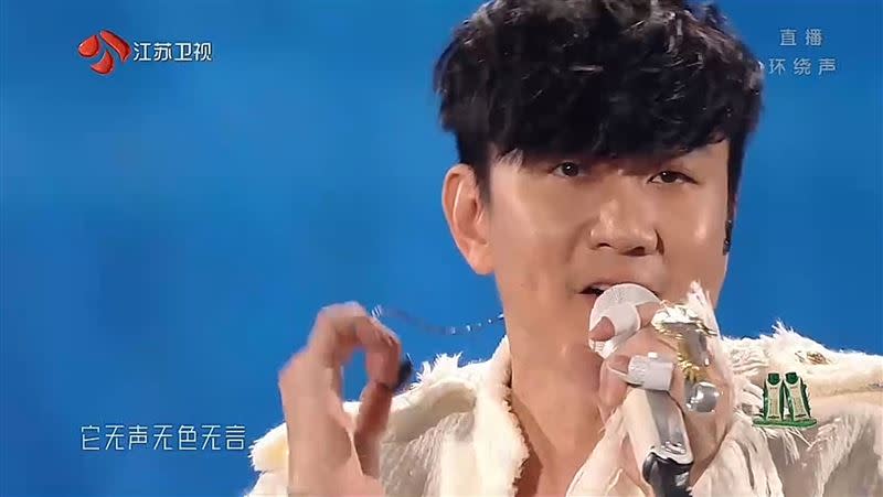 林俊傑一口氣唱了12首歌。