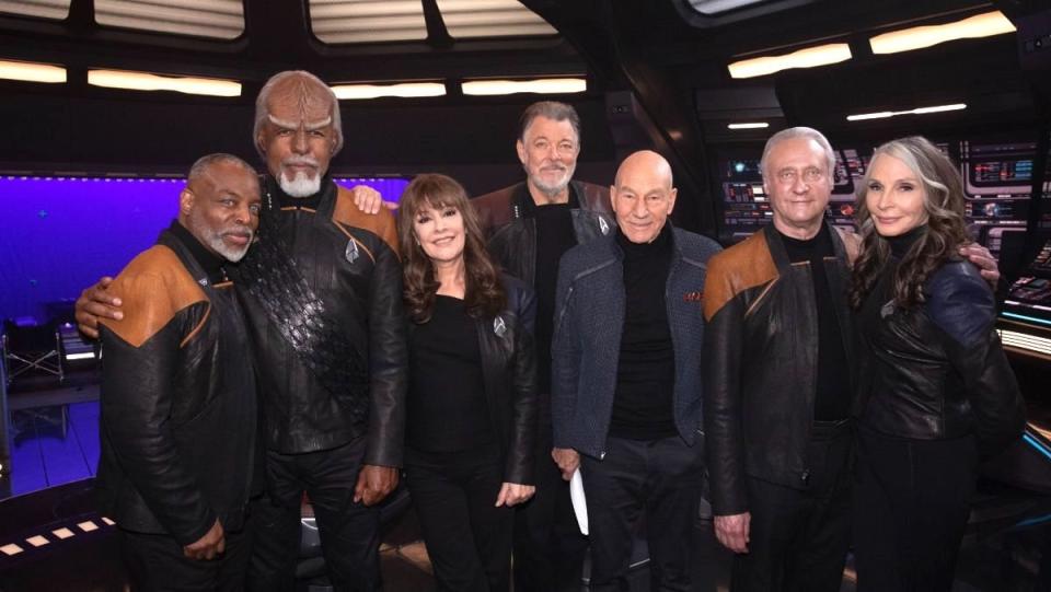 Star Trek Picard full cast together - finale will screen in theaters