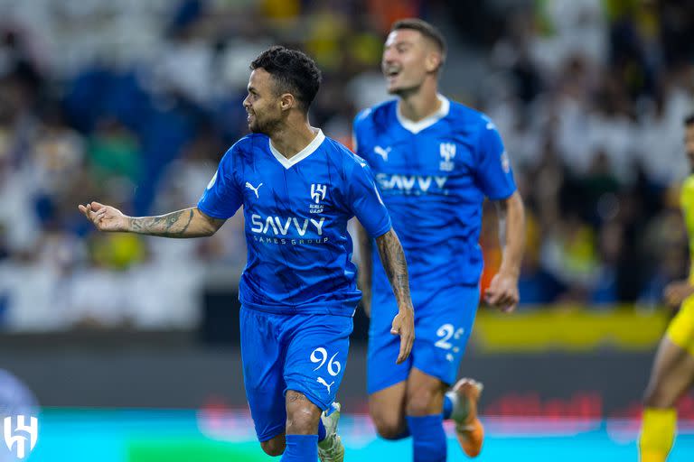 El brasileño Michael festeja luego de haber convertido el primer y único gol de Al Hilal frente a Al Nassr