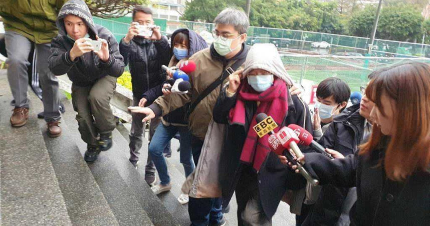 昔日炒股名人「山水老師」李成祿撂人談判，演變為砍人事件，新北地檢署今依殺人未遂等罪嫌聲押禁見李男。（圖／中國時報王揚傑）