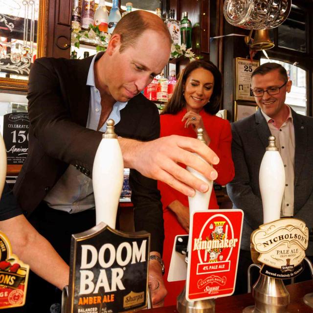 Prince William Pours a Pint in London, Plus Jessica Chastain and Ben Platt,  Lionel Richie and More