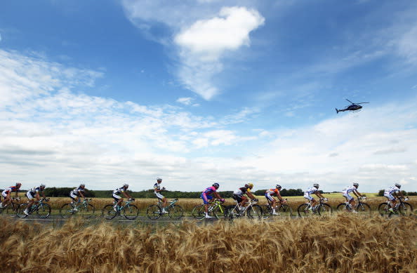 The peloton ride through the French countryside during stage five of the 2012 Tour de France from Rouen to Saint-Quentin on July 5, 2012 in Saint-Quentin, France. (Photo by Bryn Lennon/Getty Images)