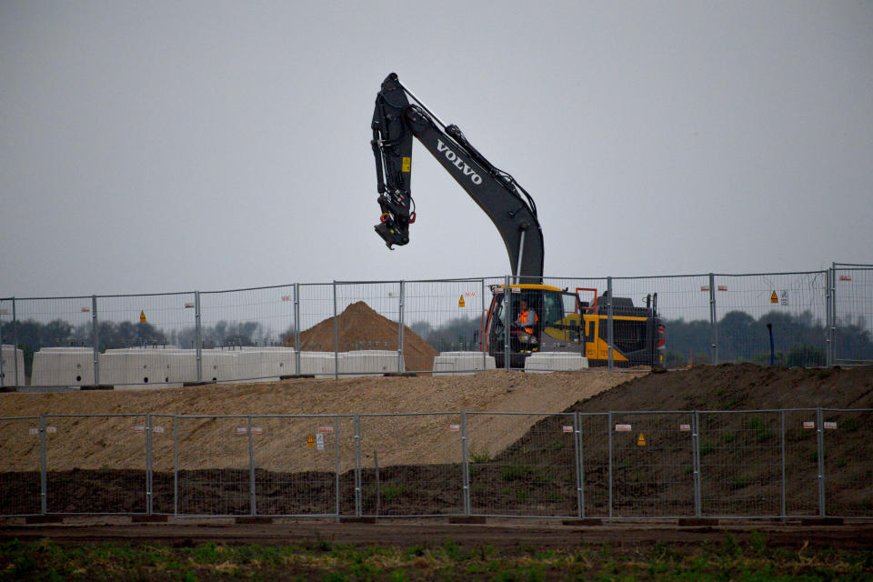 September 17, 2024, Saxony-Anhalt, Magdeburg: Excavators are standing early in the morning on the construction site where chip manufacturer Intel wants to build a chip factory. Intel is postponing the start of construction of its 30 billion euro chip factory in Magdeburg. CEO P. Gelsinger announced a delay of around two years. Photo: Klaus-Dietmar Gabbert/dpa (Photo by Klaus-Dietmar Gabbert/picture alliance via Getty Images)