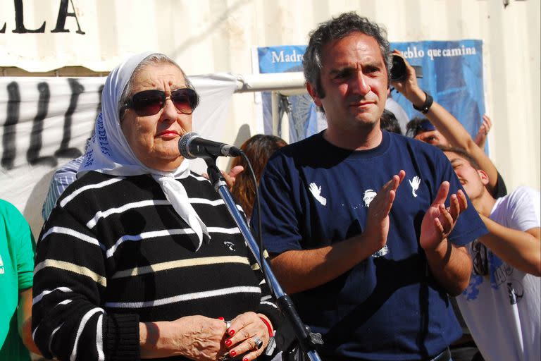 Hebe de Bonafini, junto al Cuervo Larroque