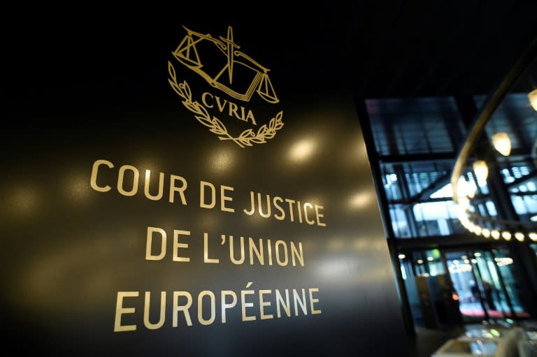 EU-Mitgliedsstaaten dürfen Aufenthaltstitel für Drittstaatenangehörige nicht einfach unter Verweis auf geheimzuhaltende Informationen von Sicherheitsbehörden entziehen oder verweigern. Das entschied der Europäische Gerichtshof (EuGH) in Luxemburg. (JOHN THYS)