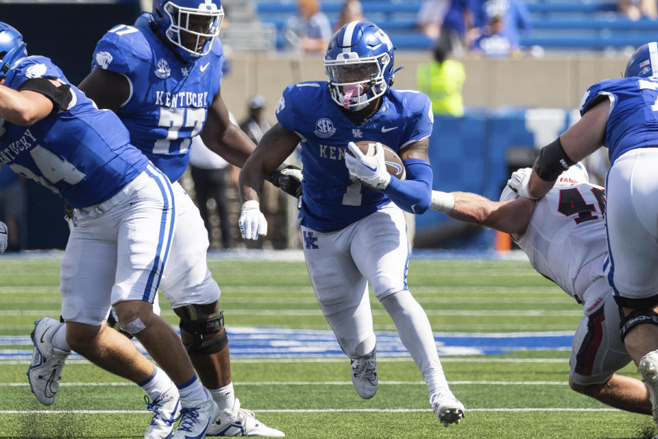 Kentucky running back Ray Davis (1) finds a hole during the second half of an NCAA college football game against Ball State in Lexington, Ky., Saturday, Sept. 2, 2023. (AP Photo/Michelle Haas Hutchins)