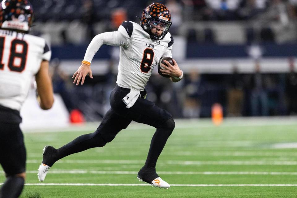 Aledo quarterback Hauss Hejny, the 2023 Fort Worth-area Offenive MVP, rushes in the Class 5A D1 State Championship. Chris Torres/ctorres@star-telegram.com