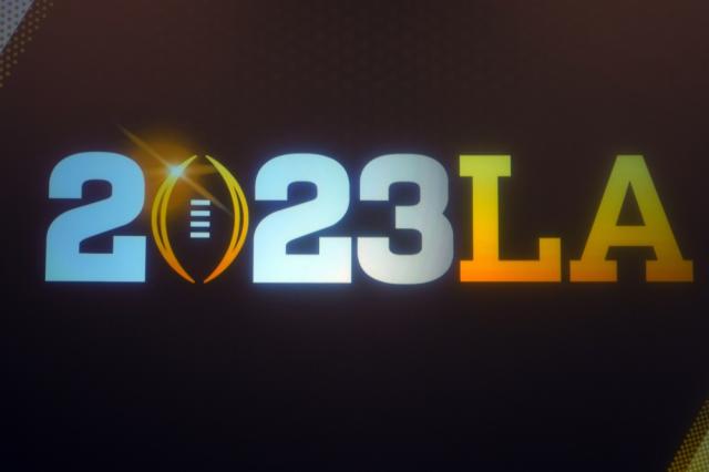 College Football Playoff selection show live stream: Watch online, TV  channel, time, 2022 bowl games, picks 