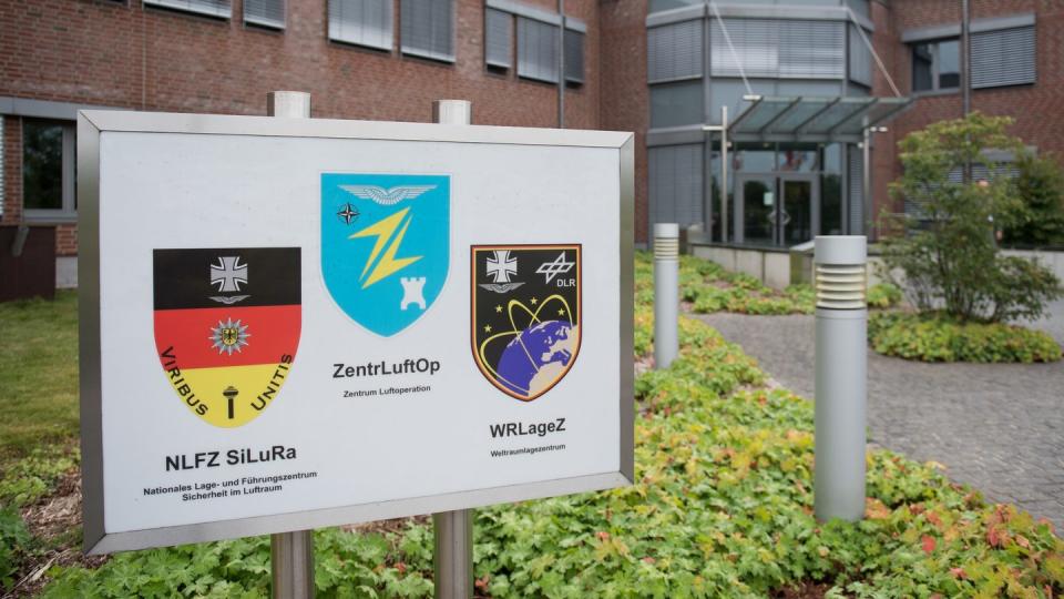 In Uedem eröffnet die Bundeswehr ein neues Weltraumoperationszentrum.