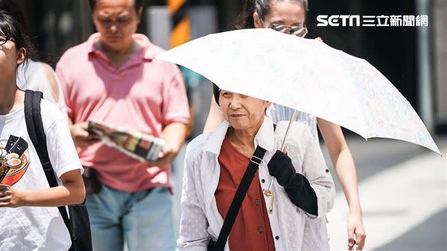 週五至下週日午後雷雨範圍縮小。（示意圖／資料照）