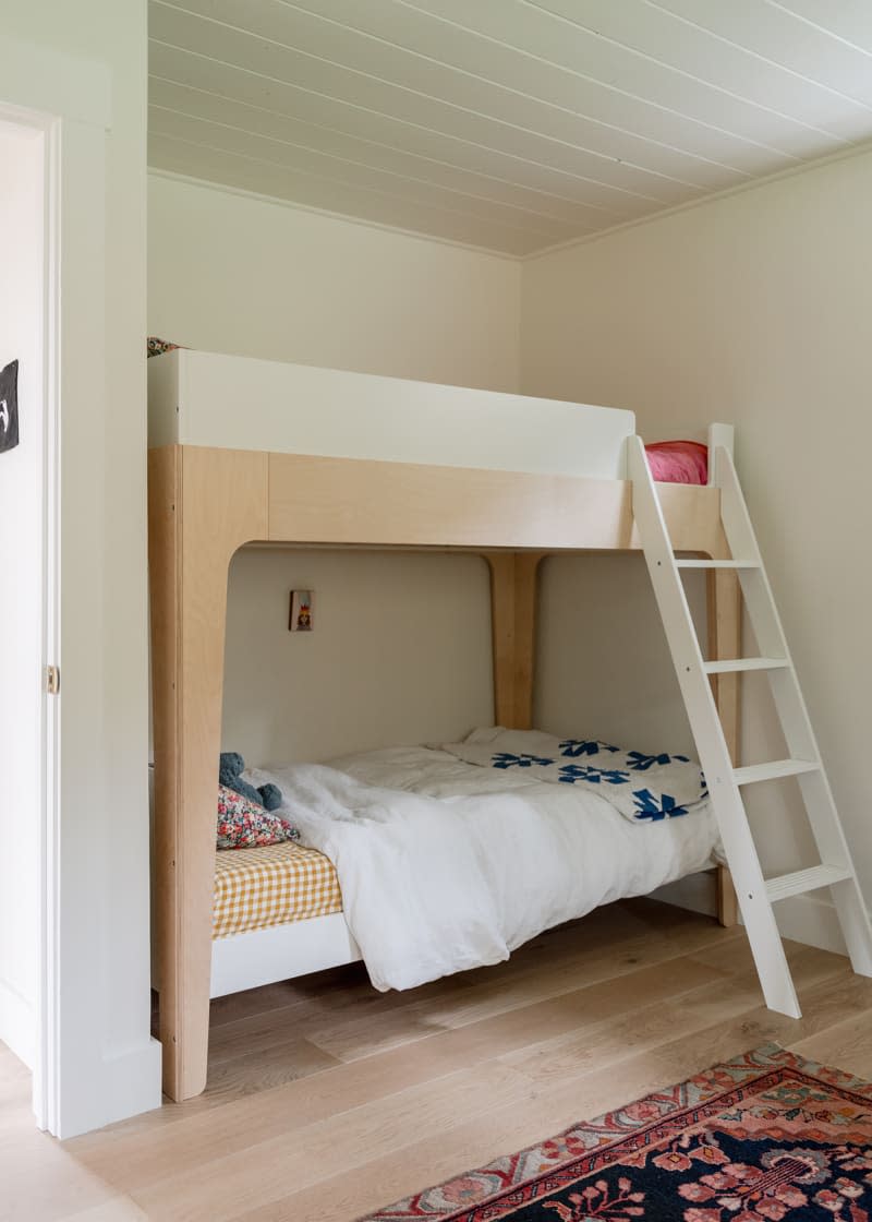 Kids bunkbed.