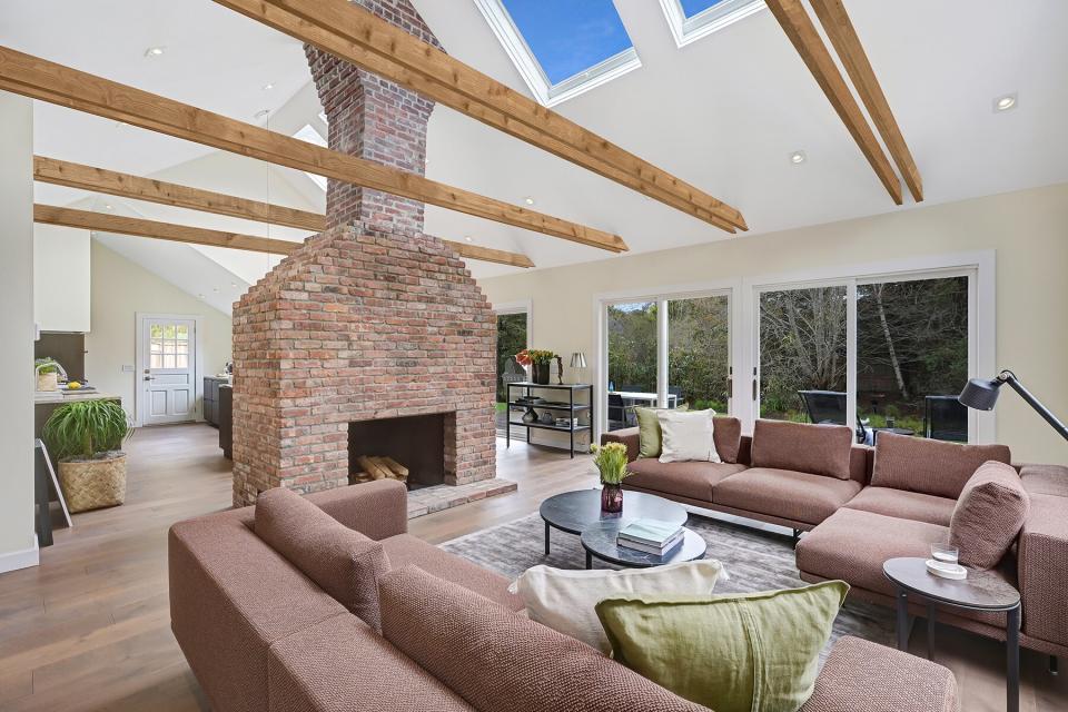 The living room inside of The Beach House at The Roundtree, Amagansett