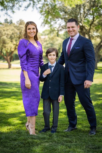 Manu Tenorio y Silvia Casas con su hijo Pedro