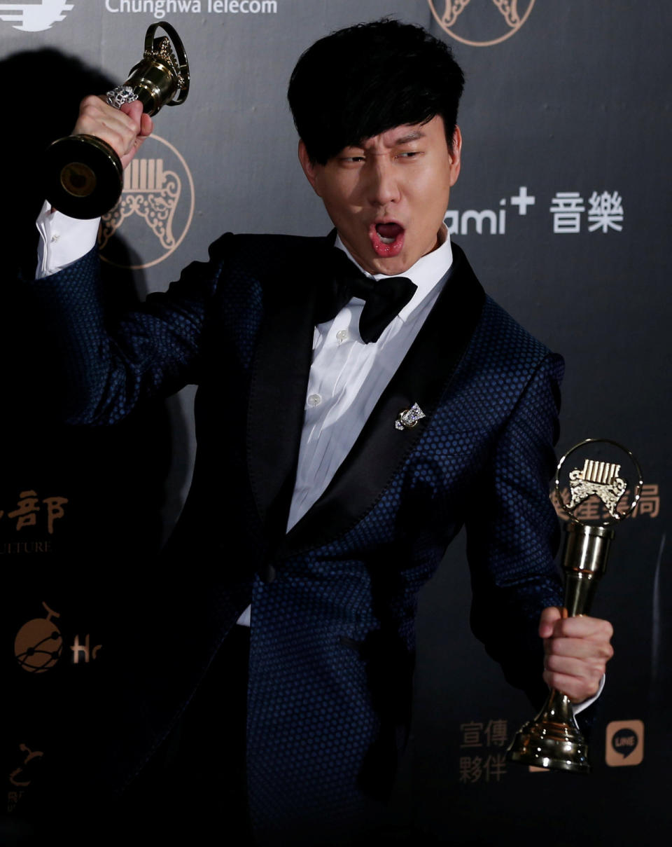 Singapore singer JJ Lin poses after winning the Best Mandarin Male Singer award at the 27th Golden Melody Awards in Taipei, Taiwan June 25, 2016. (Reuters/Tyrone Siu)