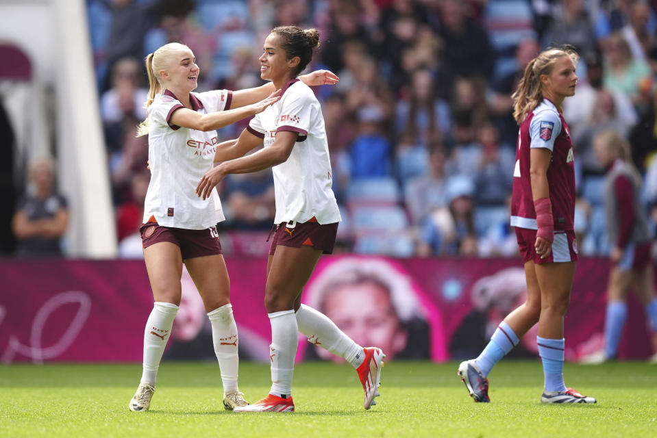 Manchester City's Mary Fowler, centre, celebrates scoring their side's first goal of the game with team-mates durinthe Barclays Women's Super League match at Villa Park, Birmingham, Britain, Saturday May 18, 2024. (Mike Egerton/PA via AP)