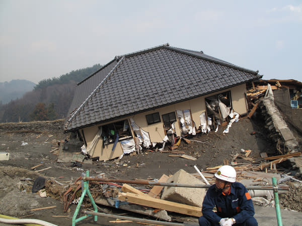 Road through Kamaishi, Japan, after the Tohoku earthquake. A new fault healing model could account for high-frequency seismic waves recorded during the March 2011 earthquake.