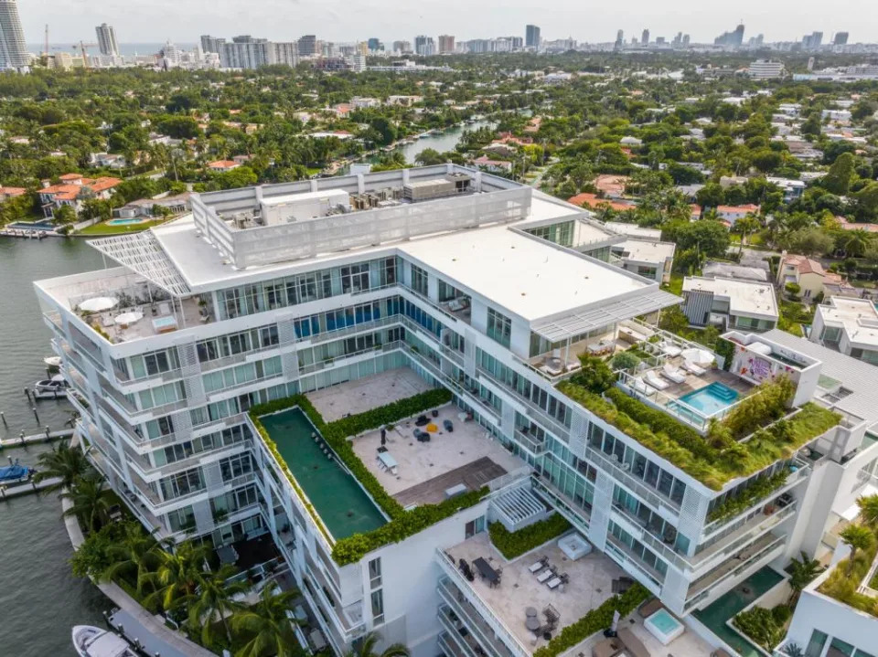 The Ritz-Carlton Residences in Miami Beach. IglesiasPhotography.com / @iglp11