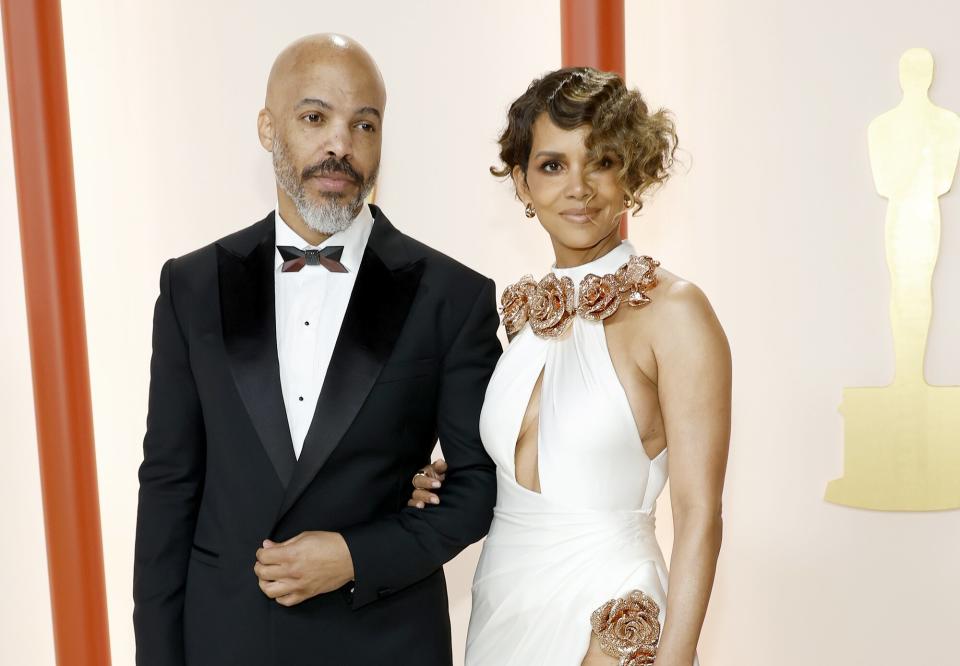 Van Hunt and Halle Berry attend the 95th Annual Academy Awards on March 12, 2023 in Hollywood, California.