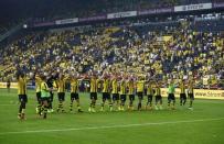 Football Soccer - Borussia Dortmund v FSV Mainz 05 - German Bundesliga - Signal Iduna Park , Dortmund, 27/08/16. Borussia Dortmund players celebrate after the match REUTERS/Thilo Schmuelgen