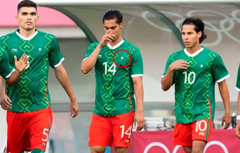 El detalle en la camiseta de Erick Aguirre que despertó indignación: la bandera mexicana estaba al revés.