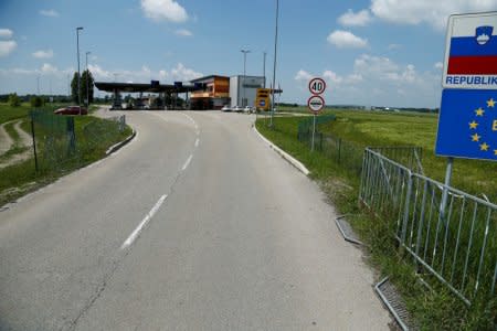 FILE PHOTO: A border crossing between Croatia and Slovenia is seen in Trnovec, Croatia, May 26, 2016. REUTERS/Antonio Bronic/File Photo