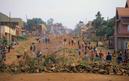 Demonstrators barricade a road during protests over their exclusion from the presidential election in Beni, Democratic Republic of Congo December 28, 2018. REUTERS/Samuel Mambo