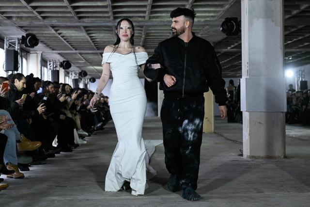 Noah Cyrus Walks the Runway at Paris Fashion Week Amid Reported Feud With  Mom Tish [Photos]