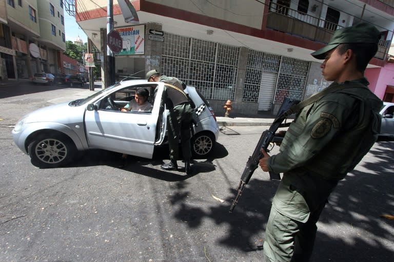 Venezuela National Guard soldiers man a checkpoint in San Antonio, Tachira state, on August 30, 2015