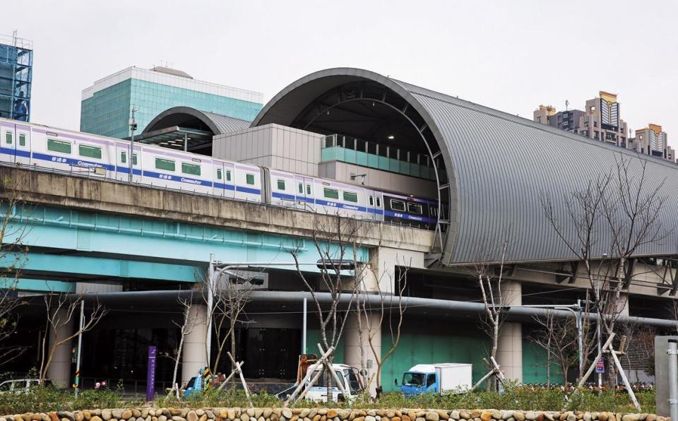 準備通車的機場捷運，部分站體內電梯，也由台灣通力公司承攬維修。