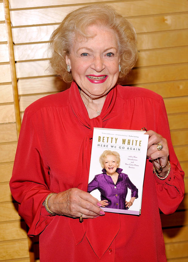 Betty White Marvels at Winning Favorite TV Icon at Nearly 93