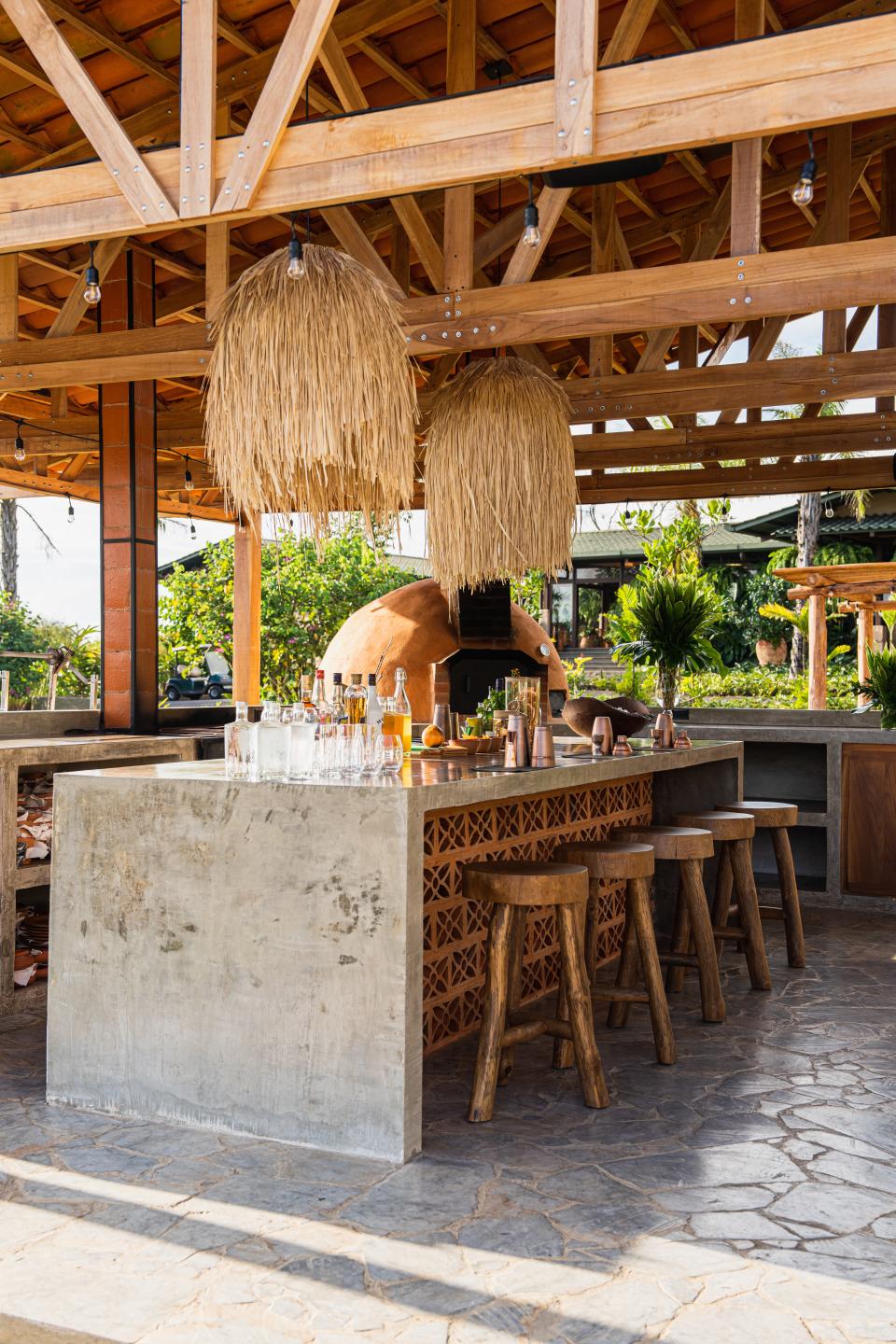 Organic materials make this Costa Rican kitchen sing.