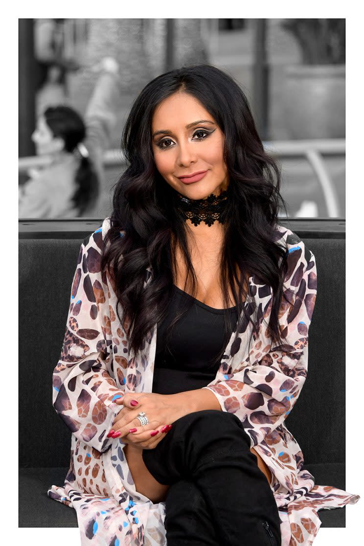 Snooki didn’t let a snowstorm slow down her “Mommy and me” workouts. (Photo: Getty Images)