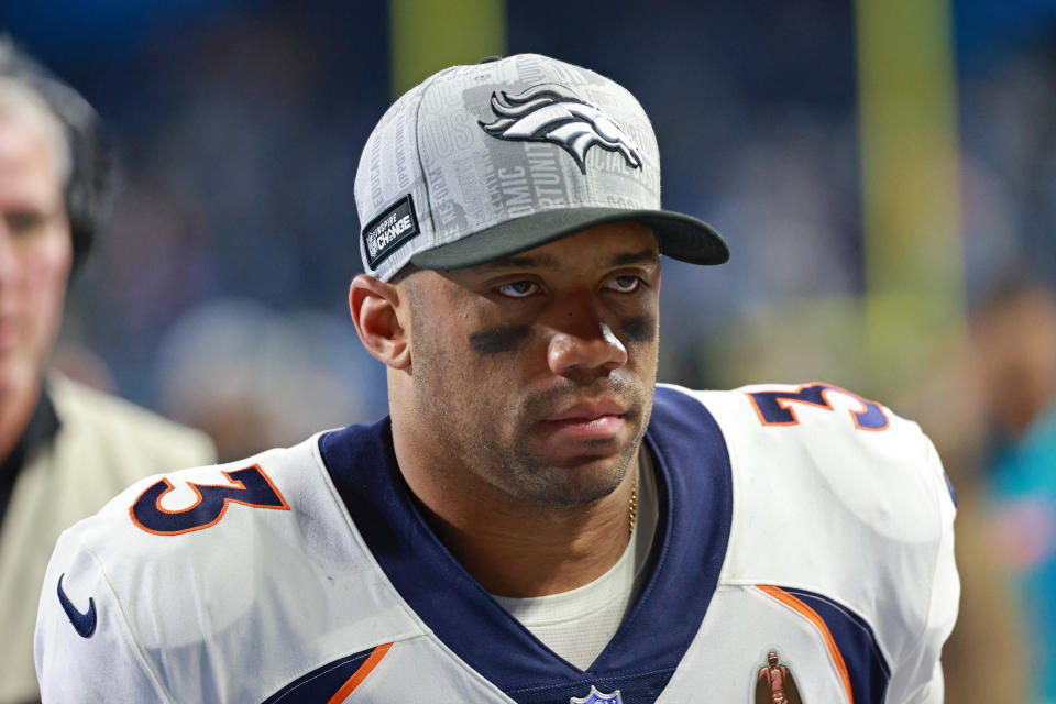 Russell Wilson wurde nach zwei schlechten Saisons von den Broncos entlassen.  (Foto von Jorge Lemus/NurPhoto über Getty Images)