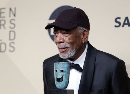 24th Screen Actors Guild Awards – Photo Room – Los Angeles, California, U.S., 21/01/2018 – Morgan Freeman poses with the 54th Annual SAG Life Achievement Award. REUTERS/Monica Almeida