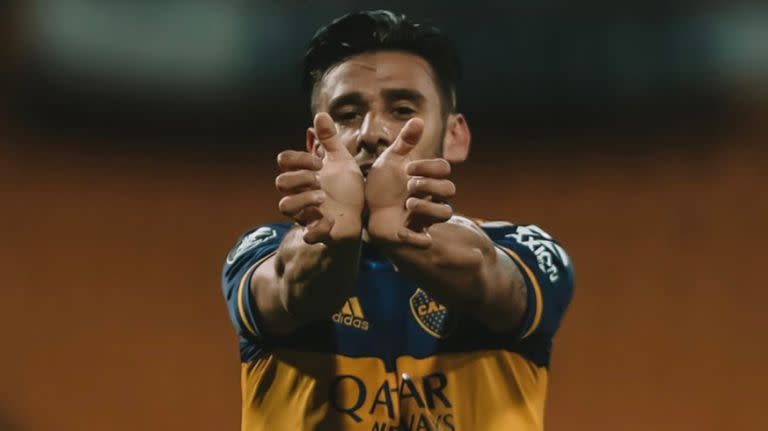 Los festejos del delantero de Boca imitando poses de la serie japonesa. Crédito: Instagram