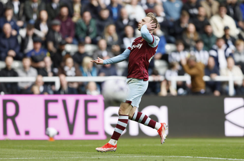 West Ham United's Jarrod Bowen celebrates scoring his side's third goal during the English Premier League soccer match between Newcastle United and West Ham at St. James' Park, Newcastle upon Tyne, England, Saturday March 30, 2024. (Richard Sellers/PA via AP)