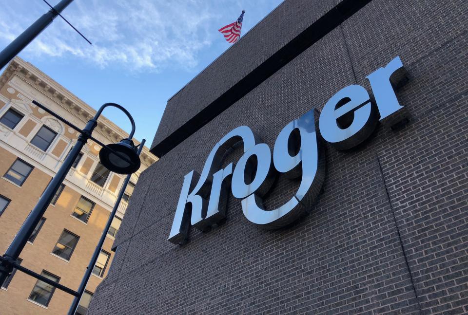 FILE PHOTO: The Kroger supermarket chain's headquarters is shown in Cincinnati, Ohio, U.S., June 28, 2018.  Picture taken June 28, 2018.  REUTERS/Lisa Baertlein
