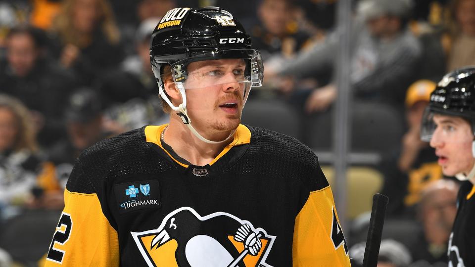 The Penguins are waiving Kasperi Kapanen as Sidney Crosby and Co. look to keep their 16-year playoff streak alive. (Getty Images)