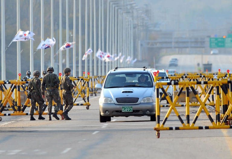 South Korean soldiers guard a military checkpoint on the road leading to North Korea's Kaesong industrial complex, on April 26, 2013. South Korea has decided to withdraw all remaining staff from its joint industrial complex with North Korea for their own safety, after Pyongyang shunned an offer of formal talks