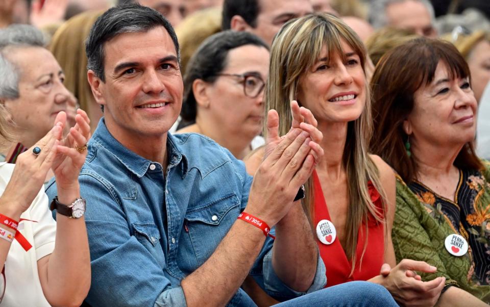 The Argentinian president has criticised the Spanish prime minister, Pedro Sánchez, for not resigning over corruption allegations against his wife, Begoña Gómez