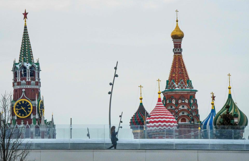 Die Basilius-Katedrale und der Kreml-Turm in Moskau (Bild: Getty Images)