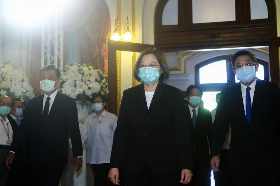 In this photo released by the Taiwan Presidential Office, Taiwan's President Tsai Ing-wen, center, arrives at a memorial for former Taiwanese President Lee Teng-hui in Taipei, Taiwan, Saturday, Aug. 1, 2020. Lee, who brought direct elections and other democratic changes to the self-governed island despite missile launches and other fierce saber-rattling by China, died on Thursday at age 97. (Taiwan Presidential Office via AP)