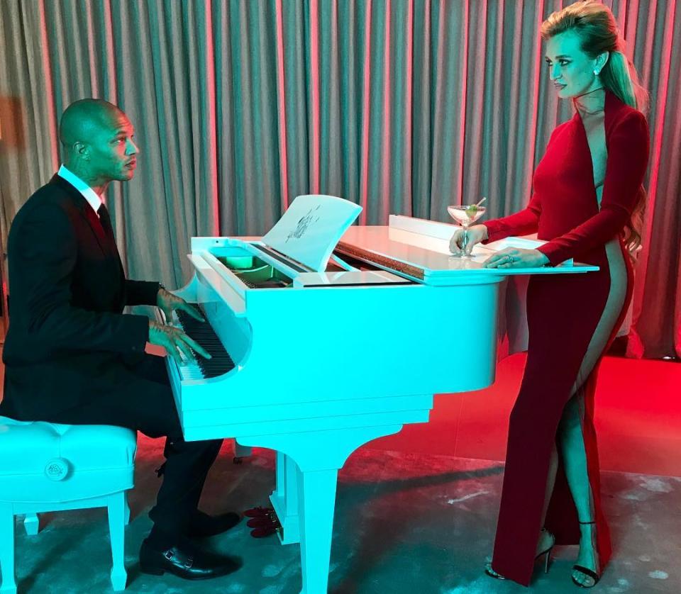 Meeks recién participó en el video de Maria Acton. @jmeeksofficial